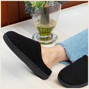 NWOT Ladies Black Plush Suede Clog Slippers HP